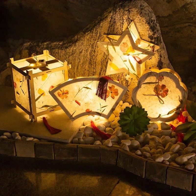 Lanterns, Hair Ornaments & Fashion Accessories - Claim in Live-Stream