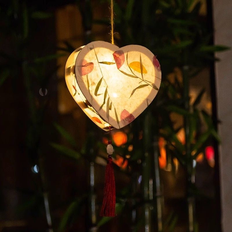 Lanterns, Hair Ornaments & Fashion Accessories - Claim in Live-Stream